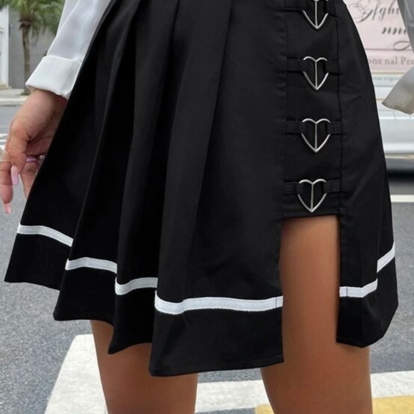 SHEIN Dresses & Skirts - SHEIN Unity Single Striped Heart Ring Side Pleated Skirt